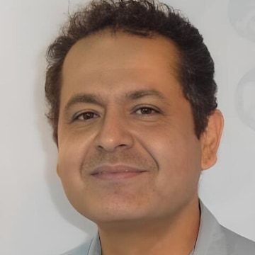 Dr. Puneet Mehrotra, dentist and implantologist in Andheri West